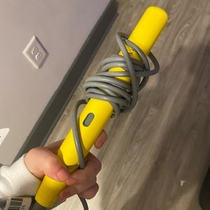 drybar hair straightener. amazing heats up to 450 in seconds